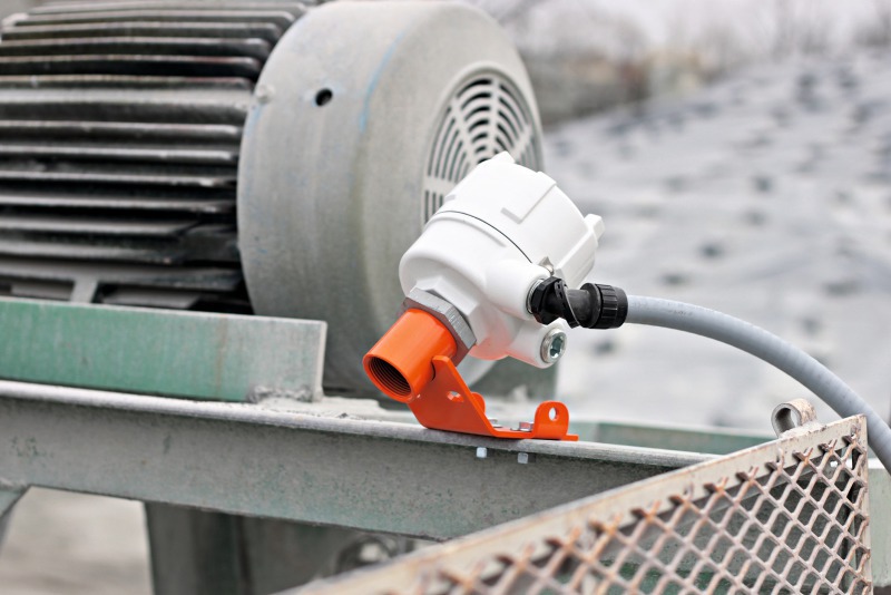 Automated tensioner for conveyor belt cleaners ­reduces wear and maintenance Cement Lime Gypsum