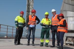  8 Wolfgang Hammer, Alexander Loesche, Dr Joseph Kitzweger, Dr Thomas Loesche and ZKG Editor-in-Chief Anett Fischer at the top (from left to right) 