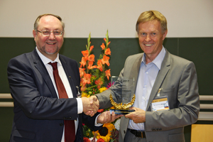 1 Dr. Gerhard Albrecht of BASF Trostberg receiving the PCE 2017 Award in recognition of his invention of the VPEG-type PCE 