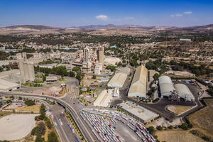  One of the sites of the Cooperative La Cruz Azul is in Hidalgo. Some of the newest products of the cement manufacturer are eight different types of a new tile mortar 