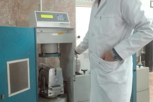  2 Indirect tensile strength test machine 