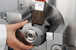  Grinding tools can be removed with a single motion for a simple cleaning 