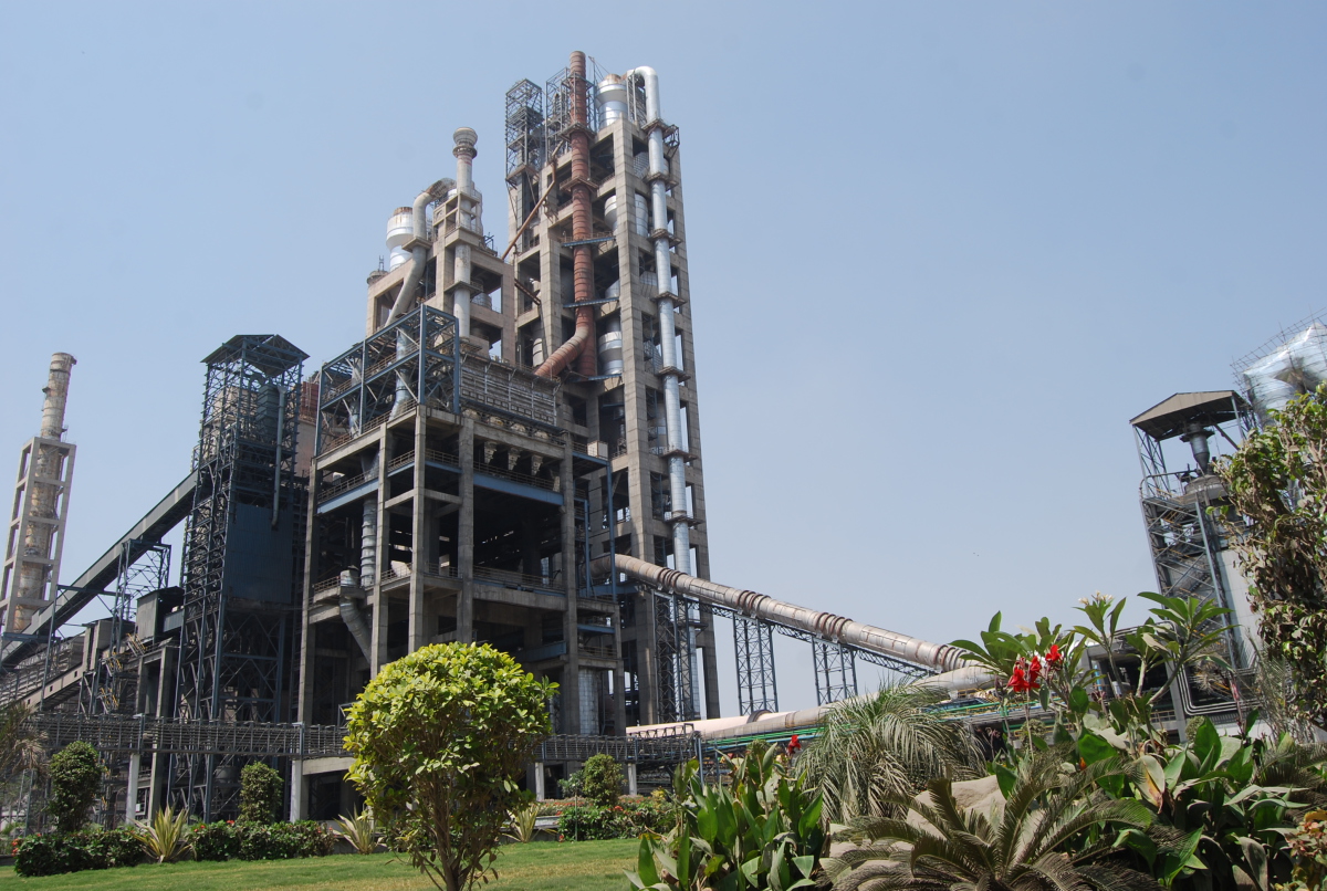 Huge capacity expansions despite overcapacities Cement Lime Gypsum