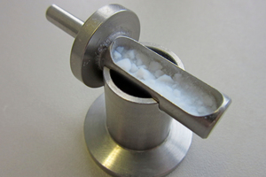  11 Specimen mount of mercury porosimeter containing fumed silica 