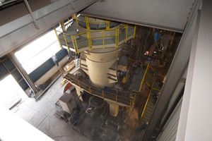  <div class="bildtext_en">A similar mill, the Loesche mill type LM 23.2 D, in Gent/Belgium</div> 