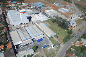  Bird’s-eye view of the MC-Bauchemie plant in Vargem Grande Paulista in São Paulo with the new powder tower 