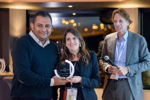  4c A honorary award went to the company BioEnergy, represented by Mohamed Adel Foud Ali and Sara Dallasta, with Dirk Lechtenberg, MVW (left to right) 