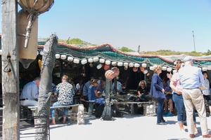  7 At the closing lunch in a relaxed atmosphere directly next to the Atlantic Ocean, the attendees said goodbye to their South African colleagues 