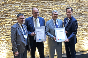  4 Helmut Ehnes, ISSA Mining, Germany, the newly elected ILA President Paul Ellis from Malaysia, the outgoing ILA President Wayne Brown from South Africa and the ILA Secretary General Dr. Thomas Stumpf from Germany with the Vision Zero document (from left to right) 