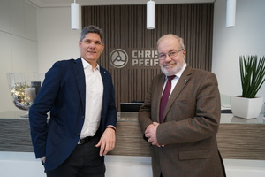  4 Uwe Karsunke (right) and Dietmar Freyhammer (left), Managing Directors of Christian Pfeiffer Maschinenfabrik GmbH headquartered in Beckum 