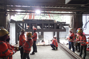  1 Preassembled cooler modules being lifted into the existing housing and guided into the final position using IPE beams 