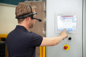  4 The service technician of the customer can wear our Beumer Smart Glasses to have all important information displayed in the live image of the camera 