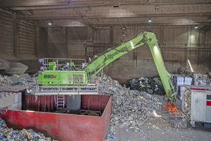  9 The stationary handling machine stands on a 2.5 m high pipe pylon for better freedom of movement 