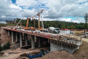  2 On the construction site, those responsible know exactly when the required deliveries will arrive 