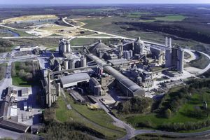  Bird’s eye view of the Ciment Calcia Airvault plant 