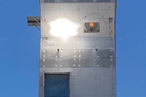  2 Synhelion’s solar receiver can be seen in the right aperture of the solar tower while the sunlight is being focused onto the calorimeter in the left aperture 