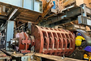  2 Installation of optimized thyssenkrupp rotors (type: titan®) in a third-party crusher 