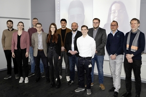  1 Satisfied faces at the CO2-Syn project meeting (from left): Sebastian Sanden (Ruhr University Bochum), Theresa Jaster (Fraunhofer Umsicht), Marius Nienaber (Phoenix Zementwerke Krogbeumker GmbH &amp; Co. KG), Ulf-Peter Apfel (Ruhr University Bochum), Maximiliane Dreis, Sebastian Stießel, Heiko Lohmann, Dennis Blaudszun, Kai junge Puring (all Fraunhofer Umsicht), Kai Wagner (Phoenix Zementwerke Krogbeumker GmbH &amp; Co. KG) and Sven Rösler (Leuchtstoffwerk Breitungen) were on site in Oberhausen. Muhammad Qaiser Masood (Fraunhofer Umsicht) and Anne Schmidt (Leucht-stoffwerk Breitungen) were there virtually 