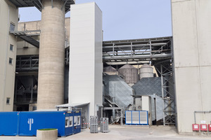  The pilot plant for CO2 recovery in Rohrdorf. So far, the CO2 has been stored in pressure vessels (bottom left in the picture). In the feasibility study by bayernets and Rohrdorfer, the possibilities for transport are now being investigated 