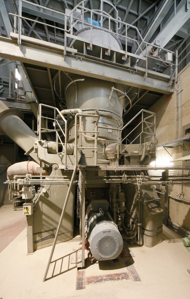 The new PFEIFFER roller mill MVR: reliable grinding technology for