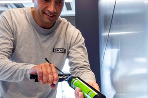  2 Thanks to a special silicone softener, Elastosil eco 7770 P does not penetrate the pores of marble, granite or sandstone. The natural stone therefore remains flawless 