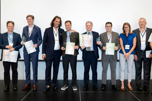  1 The Grand Prix Award jury, winners and participants from right to left: jury members Larry Challis (Challis Clarke Enterprises), Herbert Rode (Windmöller &amp; Hölscher) and Carla Croso (Saccarta), Antonio Carlos de Liz (Klabin), Fabio Barbieri (Mondi), Wilhelm Dyckerhoff (dy-pack), EUROSAC president Alessandro Selmin (Corazza), Matthias Becker-Gröning (W. Gröning), Mark van der Merwe (Billerud) and moderator Ingo Theissen 