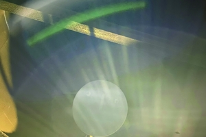  3 With the aid of a 45 degree mirror the filling level in the shaft furnace is measured 