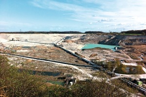  2 Easy to burn raw materials from the quarry/gut brennbare Rohmaterialien aus dem Steinbruch  