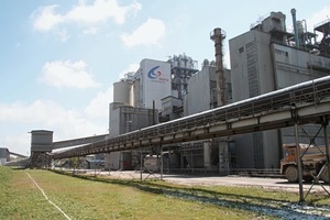  1 Warta cement works near the small town Trębaczew/Poland • Zementwerk Warta nahe der Ortschaft Trębaczew/Polen 