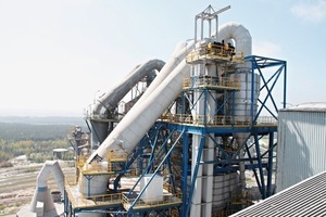  3 View of the preheater tower • Blick auf den Wärmetauscherturm 