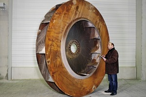  7 Inspection of a worn impeller • Inspektion eines verschlissenen Laufrades  