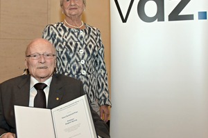  The benefactor, Dr. Edith Dyckerhoff with the awardee, Professor Dr.-Ing. Siegbert Sprung (left) 