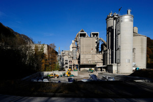  28.10.2009: Demolition of the old buildings starts 