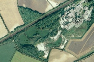  	Vormaliges Zementwerk Bosenberg mit rekultivierten Altsteinbrüchen	(aerial photograph/Luftbildaufnahme 2004) 