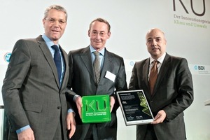  Bundesumweltminister Norbert Röttgen, Dr. Herbert F. Müller-Roden von der Fels-Werke GmbH und Dr. Markus Kerber vom BDI (v. l.) 