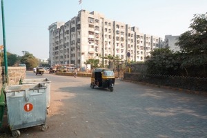  	Risse und Wasserschäden an der Fassade eines Wohnkomplexes in Mumbai (Source/Quelle: drymix.info) 