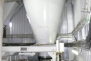 3a Installation of a Rotor Weighfeeder Pfister® TRW-S in the calciner tower 