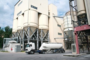  1	The dust collectors are cyclically cleaned with compressed air and the material flow is kept running in the entire lime manufacturing plant  