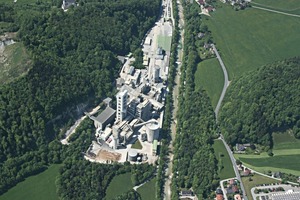  1 Aerial photograph of the LEUBE Gartenau plant 