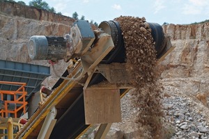  Förderbandantrieb mittels Flachgetriebemotor 