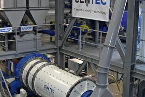  <div class="bildtext_en">Cemtec’s pilot plant (left) and equipment delivered to South Korea (right)</div> 