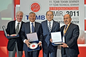  Jean Marie Chandelle (Cembureau), Lei Qianzhi (Chinese Cement Association), Mustafa Güçlü (TÇMB) und Ahmad Al Rousan (AUCBM, v. l.) 