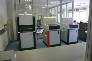  ONLINE+: Laboratory including X-ray spectrometer and X-ray diffractometer • Automatisches Labor mit Röntgenspektrometer und Röntgendiffraktometer 