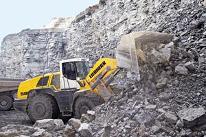  3 Wheel loader L 586 during quarrying 