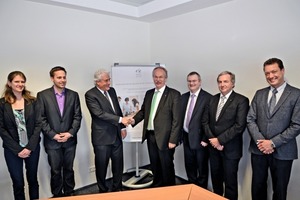  Bei der Ernennung anwesend waren Rebecca Mühe (Stipendiatin), Johannes Jehn (Stipendiat), Ehrensenator Franz-Walter Aumund, Hochschulpräsident Prof. Dr. Kristian Bosselmann-Cyran, Prof. Dr.-Ing. Detlev Borstell, Vizepräsident für Forschung Prof. Dr. Dietmar Holz, Dekan des Fachbereichs Ingenieurwesen Prof. Dr. Robert Pandorf 