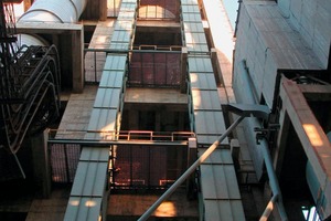  <div class="bildtext_en">Beumer Bucket elevator at ACC in the Indian town of Wadi</div> 