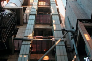  Beumer Bucket elevator at ACC in the Indian town of Wadi 