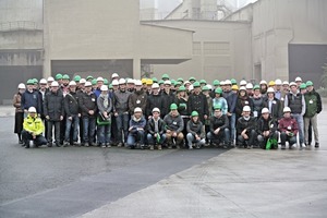  Group photo, with the Geseke plant in the background 