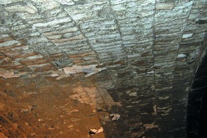  2 Spalling of alumina bricks in a kiln hood vault due to alkali attack 