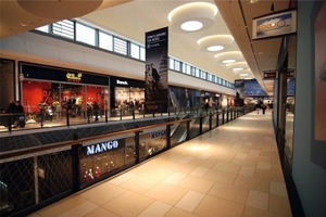  1	Loop 5, Weiterstadt/Germany: The floor areas are covered with stoneware, as adhesive mortar Keraflex Maxi and as tile grout Keracolor FL-S were used 